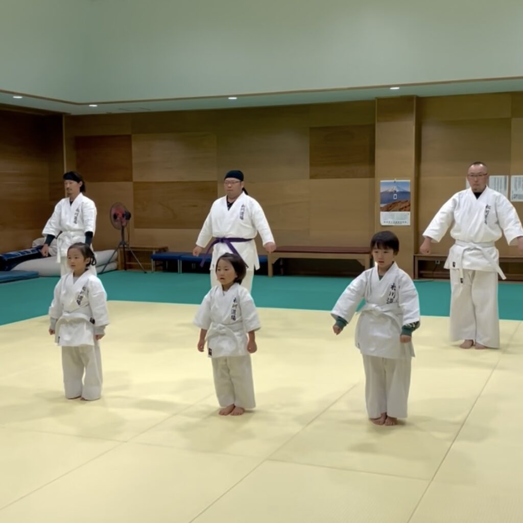 均一に姿勢良く、｢中心｣をつくる。