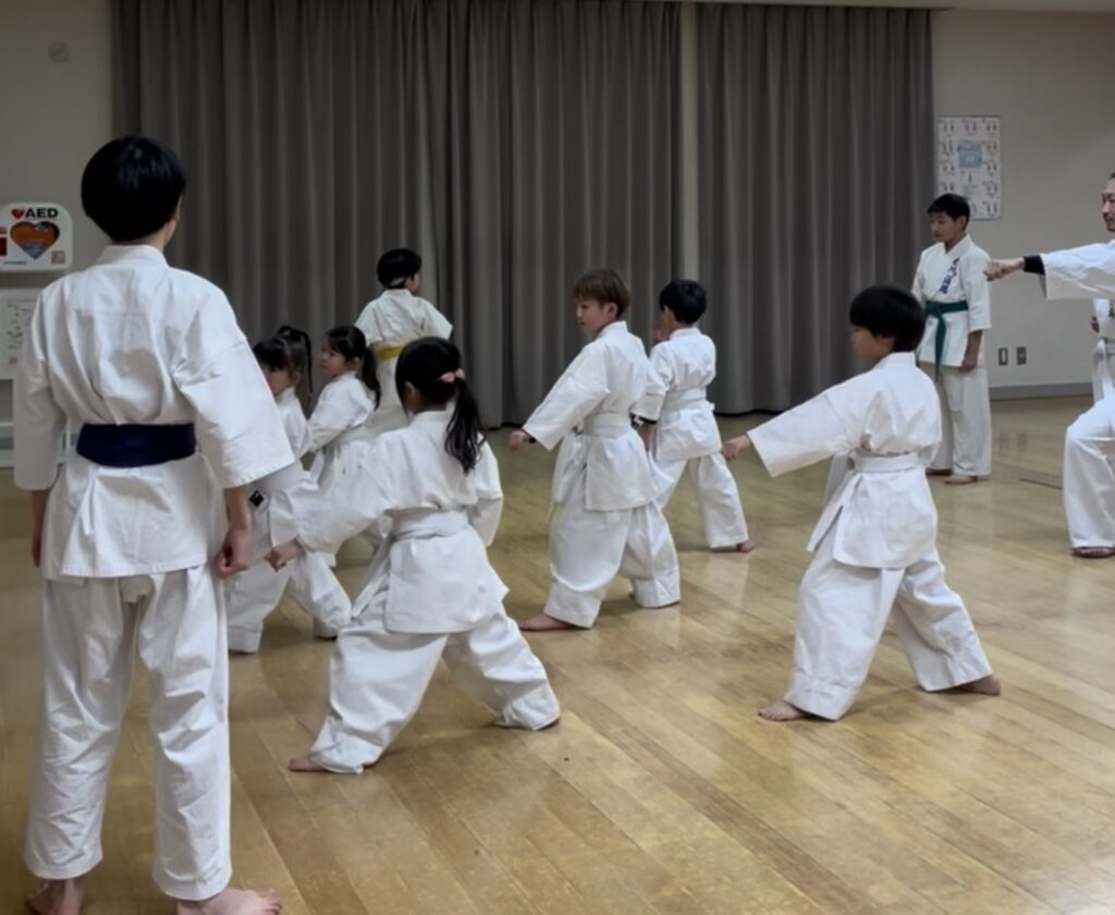 小さな先生奮闘中。