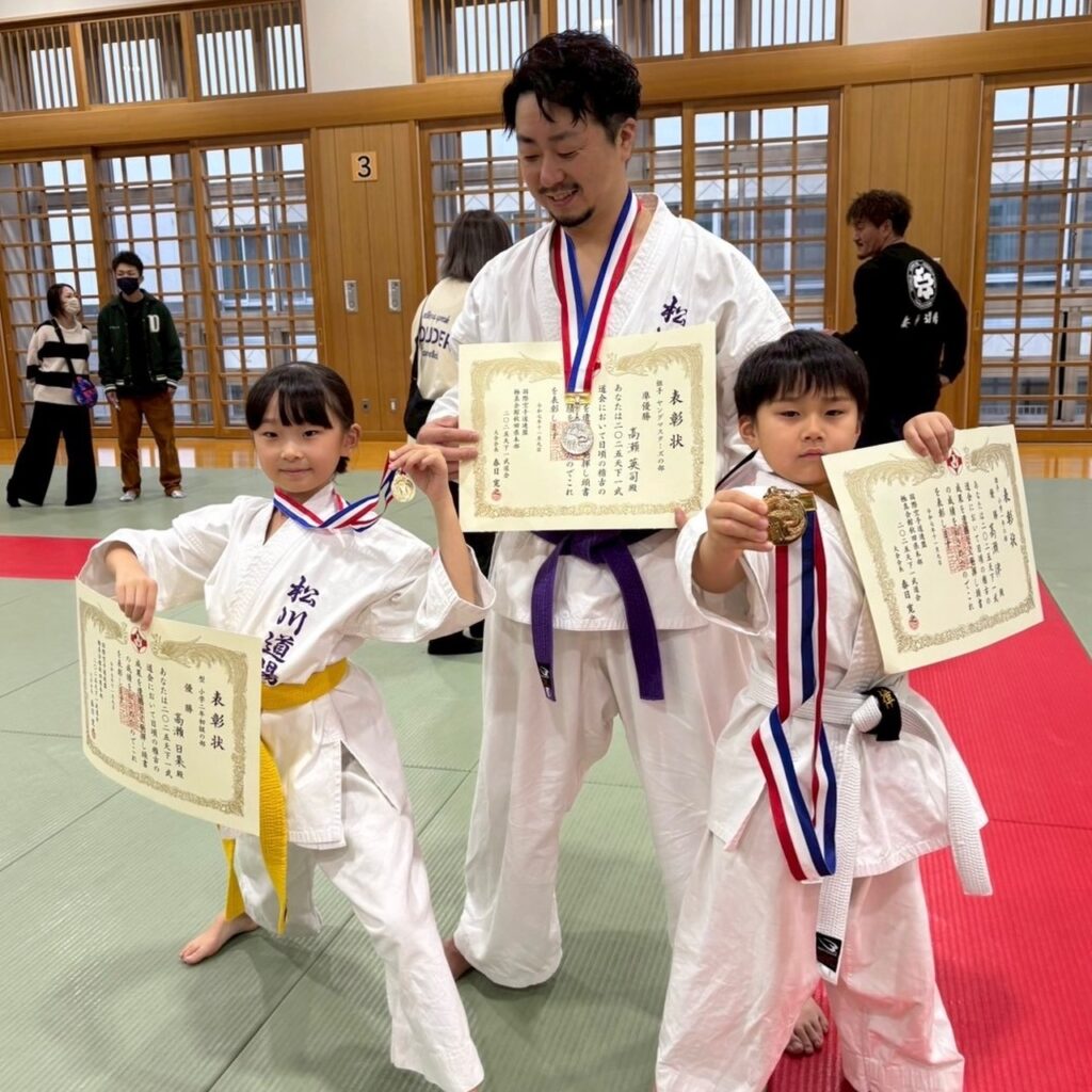 大人から楽しんで見せる。